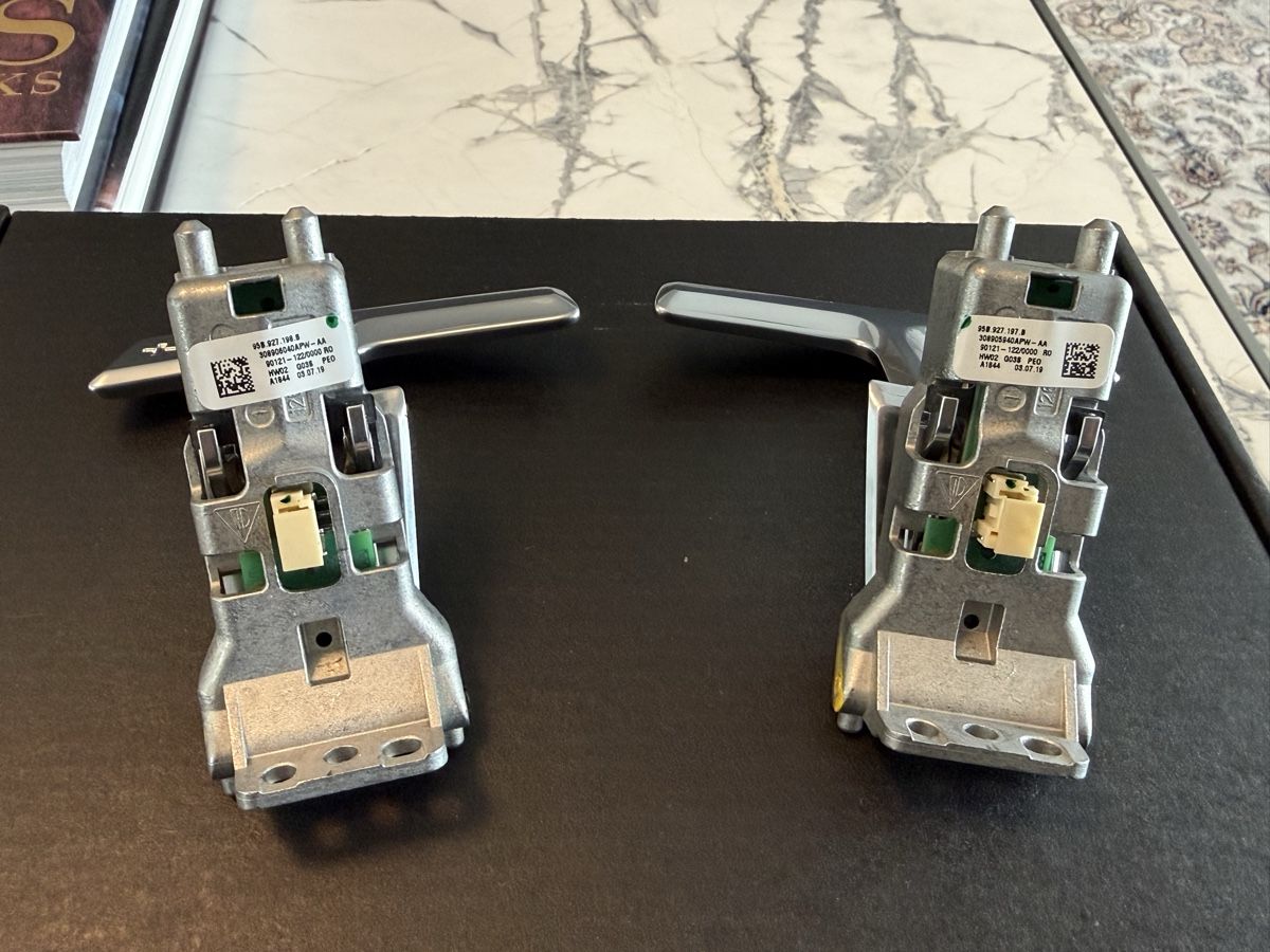 Porsche Tutti pezzi di ricambio auto: Porsche 991 Shift Paddles Silver – Usato da Kilchberg ZH venduto da bur_7ypx 8