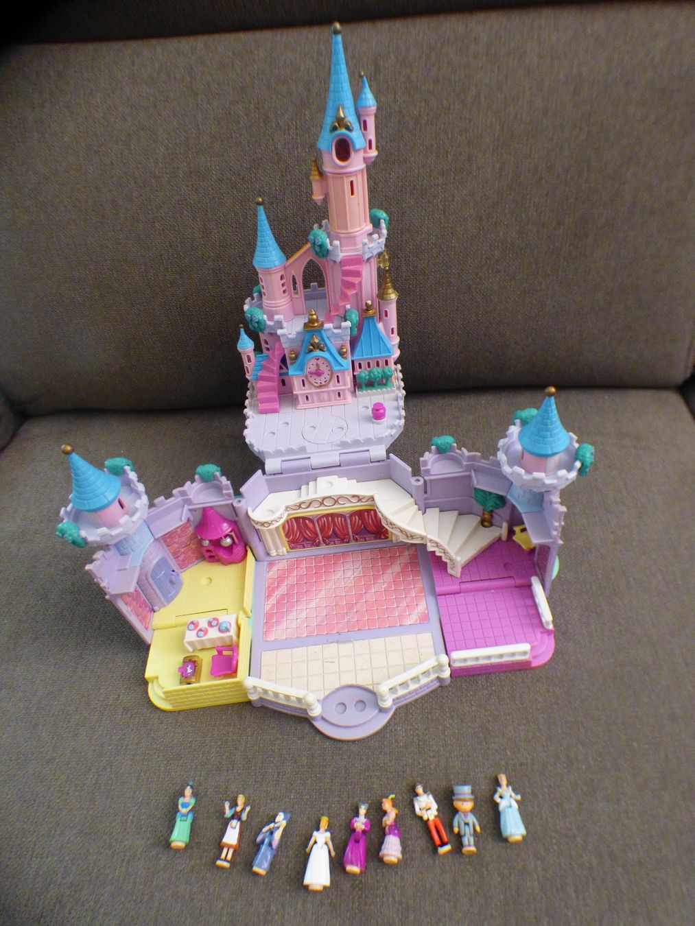 Disney Spielzeuge: Schloss – Gebraucht aus Münchenbuchsee von enzian59 2