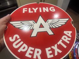 Emailleschild Flying A Super Extra rund mit Gebrauchsspuren