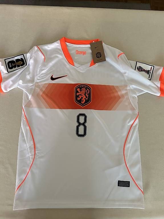 Maillots de corps & Pantalons: Gravenberch – D'occasion à Birr par rob_d6wl