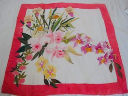 Grand foulard en soie peint à la main.