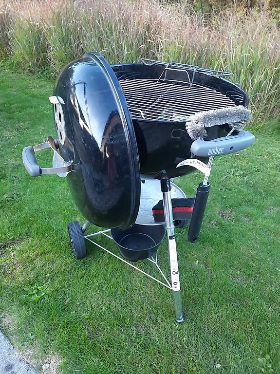 Weber Griglie: GRILL WEBER charbon avec  housse de protection – Usato da La Sarraz venduto da bar_kxt7