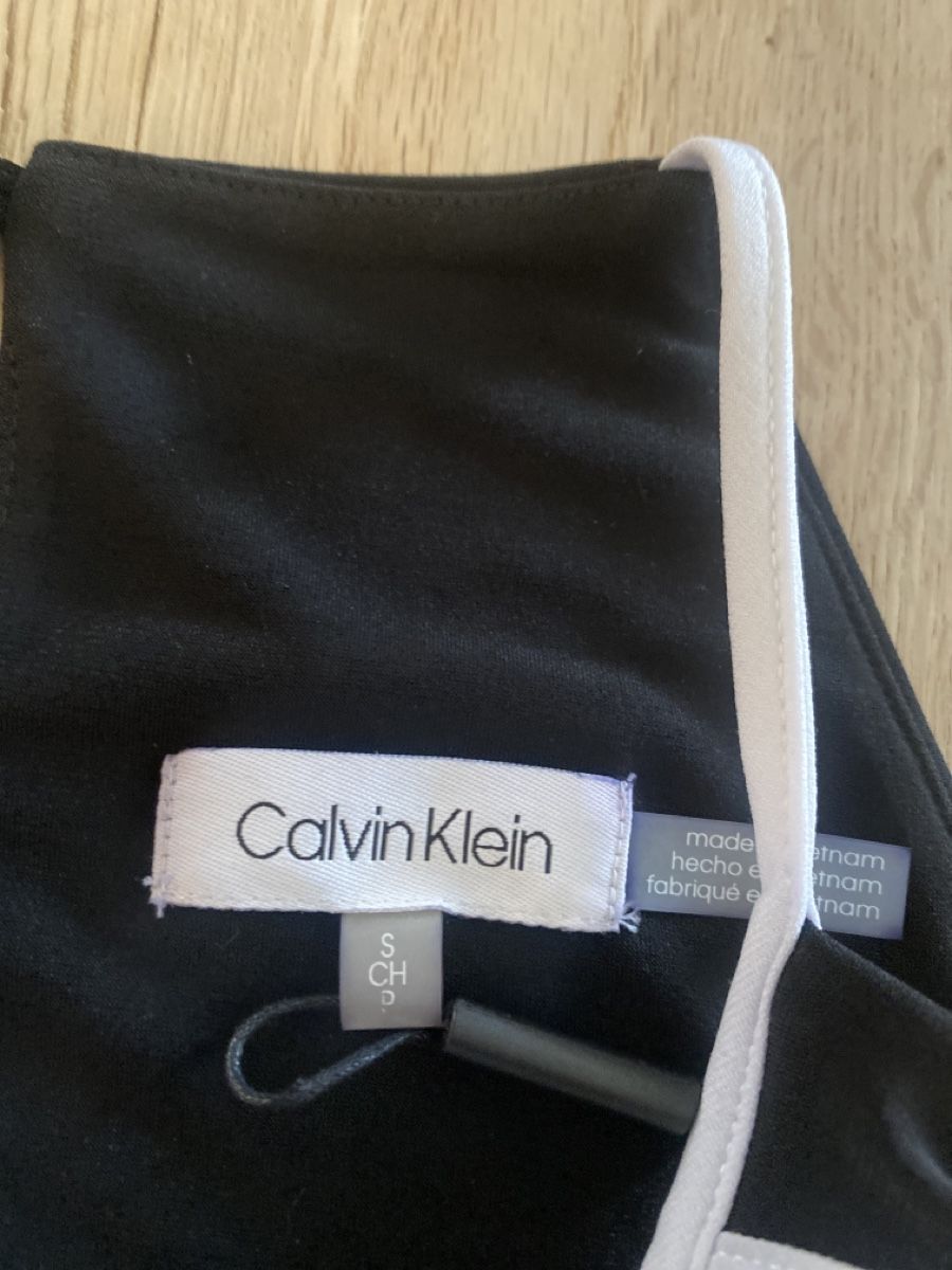 Calvin Klein Top: Black & white Trim Calvin Klein Top Small – Nuovo (secondo la descrizione) da Zürich venduto da maferv_23 1