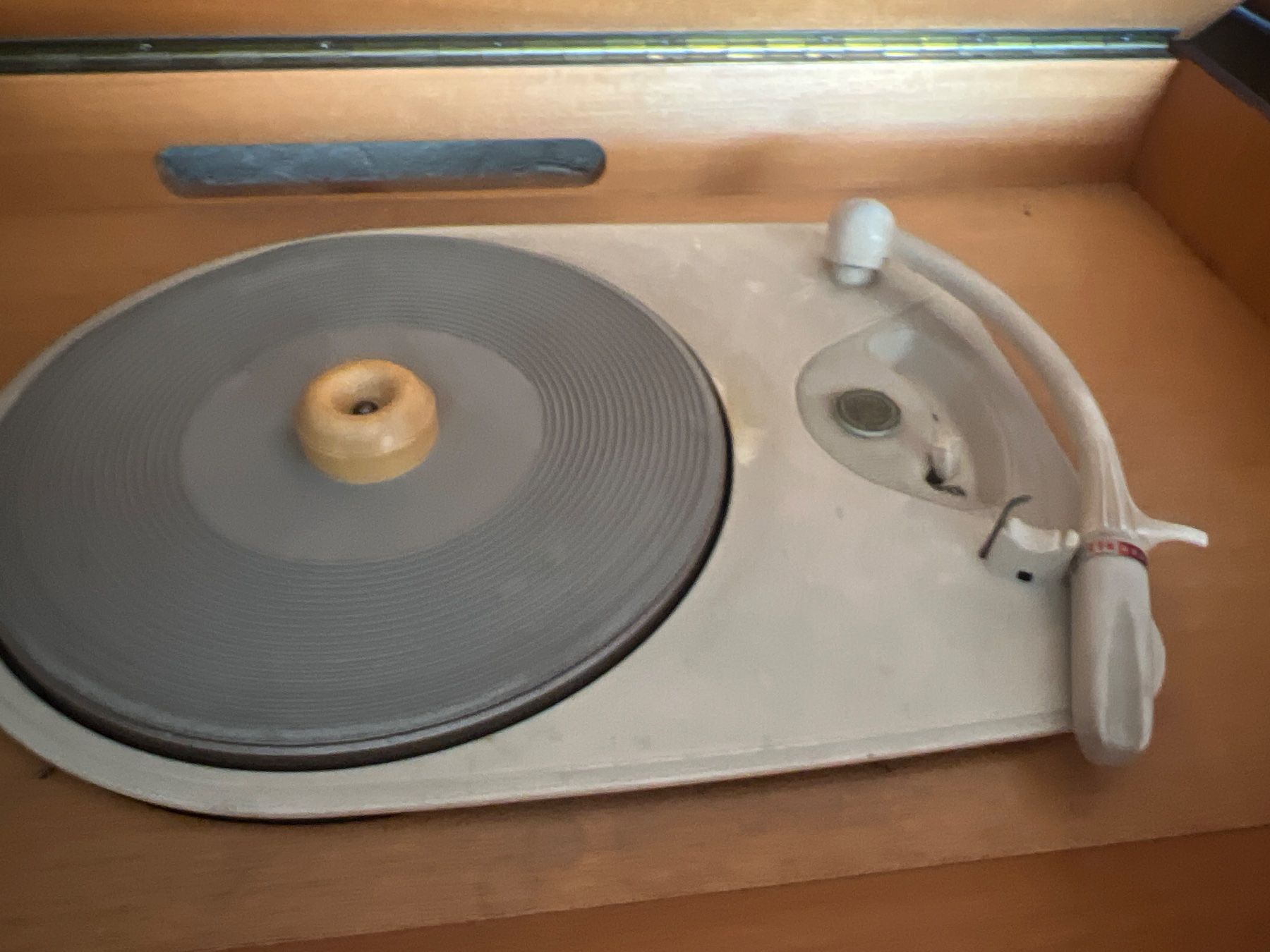 Radio: Radio mit Platten Spieler – Usato da Rüti ZH venduto da Bello70 7