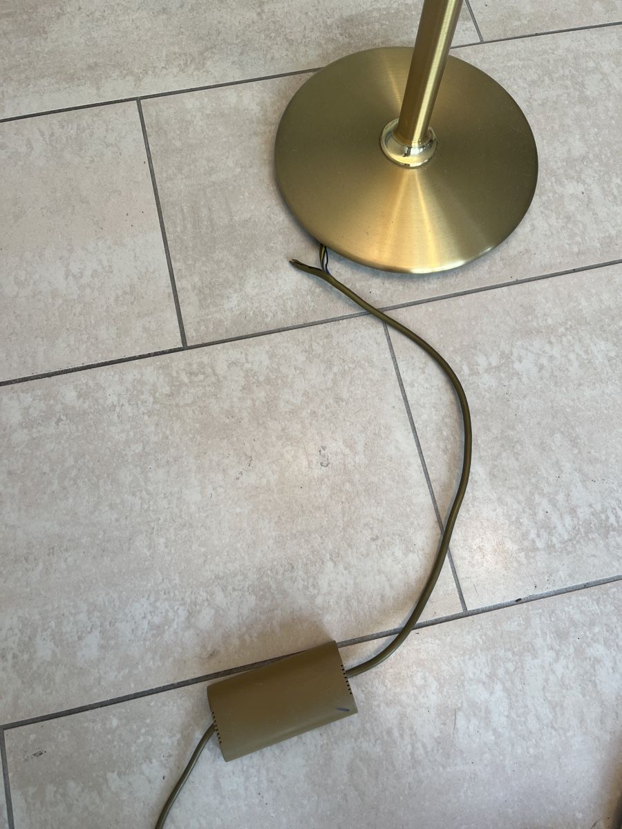 Lampes: Zwei Stehlampen – Défectueux à Rueschlikon par Smash2000 7