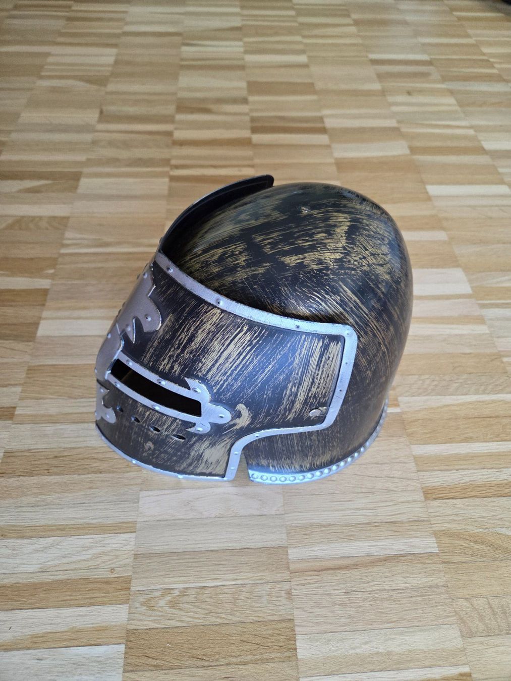 Abiti antichi: Ritterhelm (Kinder) – Usato da Schwerzenbach venduto da Wullschleger_1886