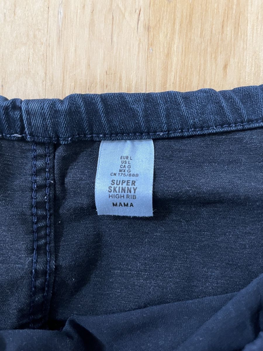 H&M Jeans: Umstands-Jeans – Usato da Dietwil venduto da gislerrahel 1