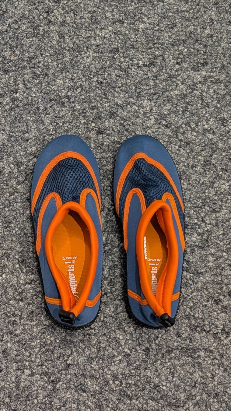 Scarpe per ragazzi: Neuwertige Badeschuhe Grösse 35 – Nuovo (secondo la descrizione) da Frauenfeld venduto da mf2_yb66