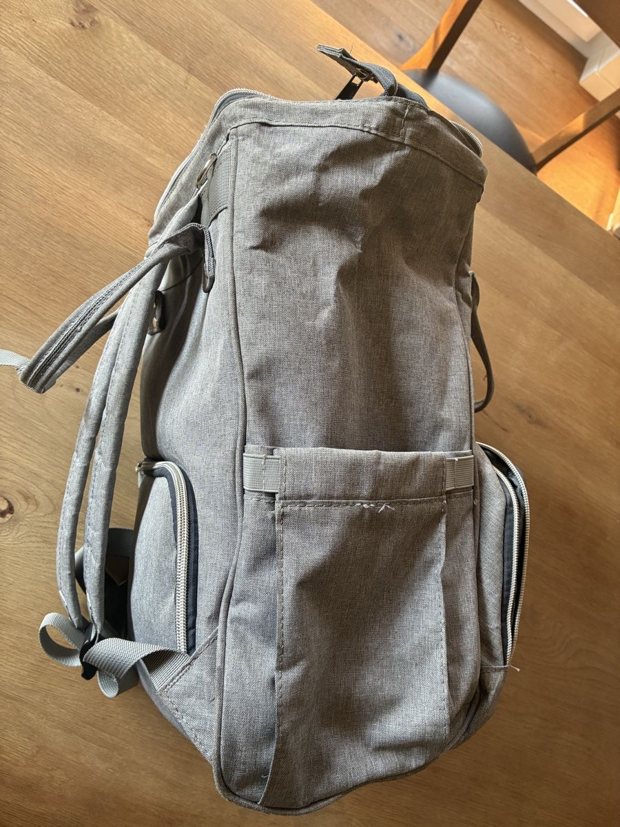 Rucksäcke: Toller Wickelrucksack in Grau – Gebraucht aus Wolfwil von NewGirl