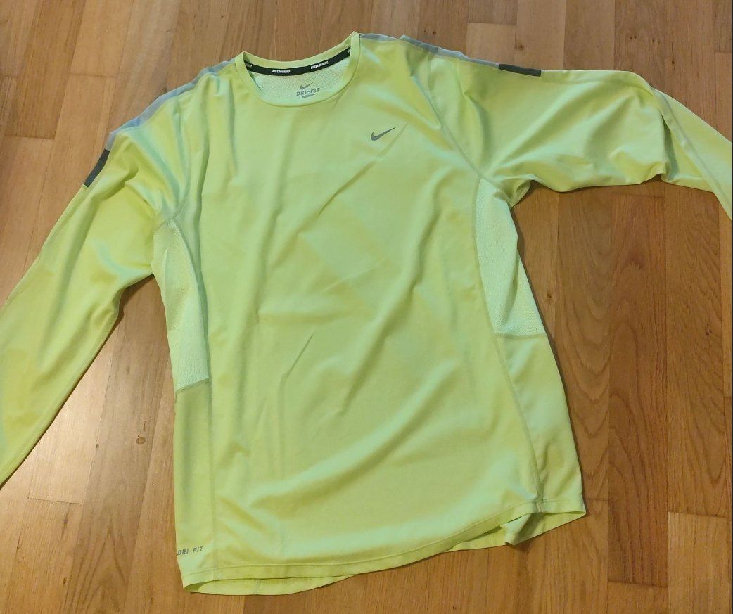 T-shirt: Lot de 4 t shirts de running taille L – Usato da Neuchâtel venduto da pie_8t6p
