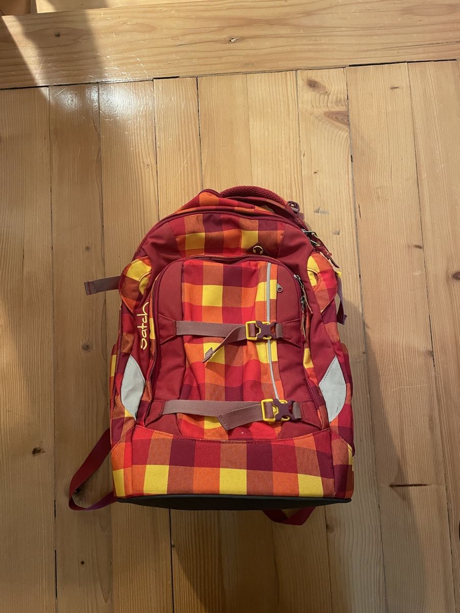 Satch Borse & Zaini: Schulrucksack Satch kariert rot orange – Usato da Küsnacht ZH venduto da tab_m5sb 1