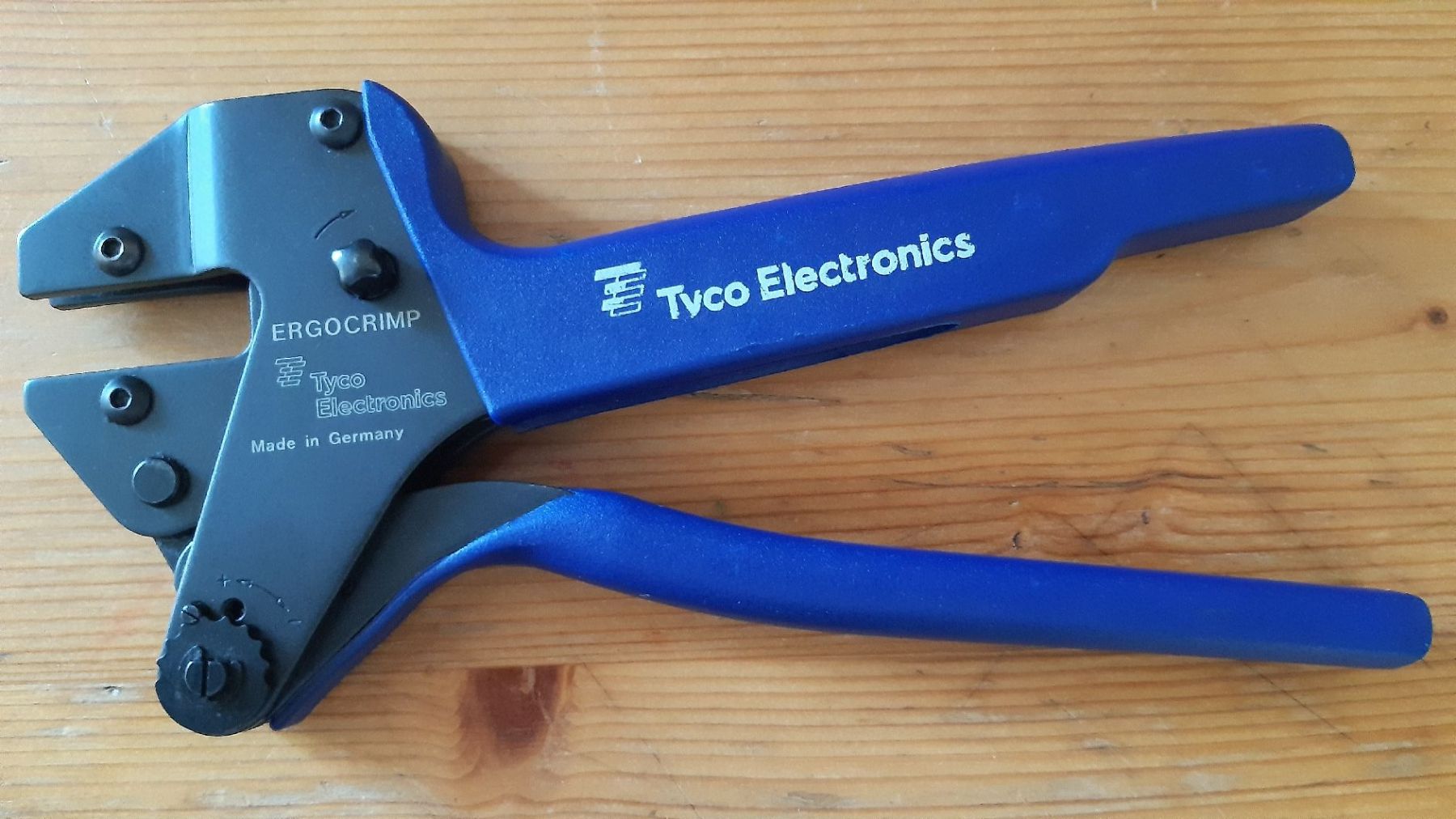 Tutti gli attrezzi: Tyco Ergocrimp, neuwertig, Top Zustand – Usato da Oey venduto da Parkplatzbrocki