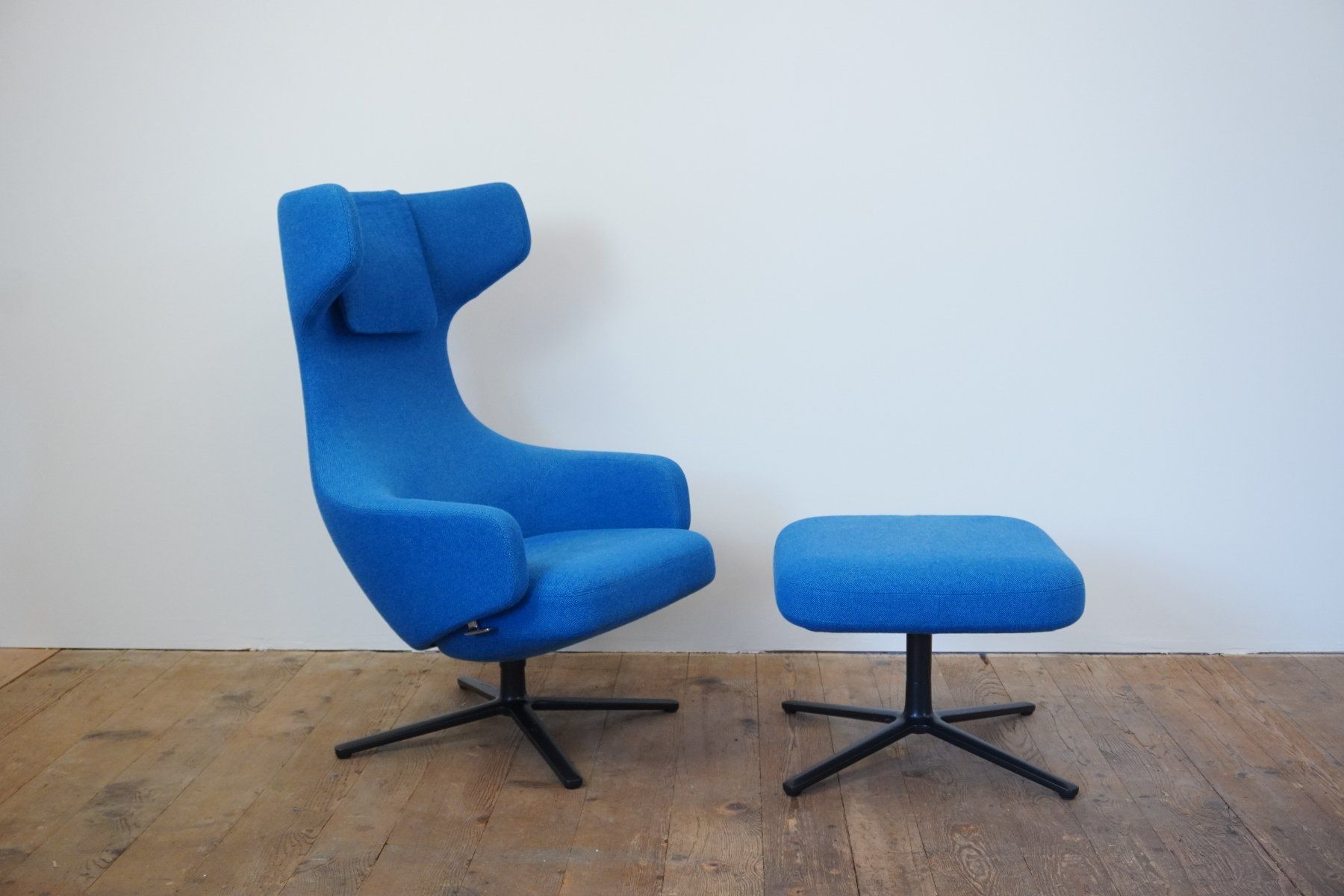 Vitra Poltrone: Vitra Grand Repos mit Ottomane Stoff blau – Usato da Bad Zurzach venduto da QLASSIQ