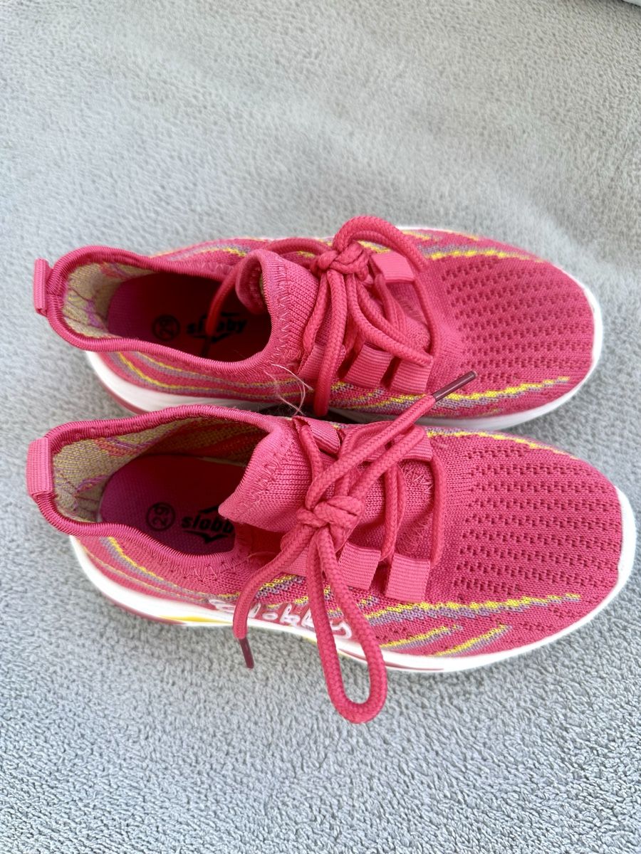 Schuhe für Mädchen: Sportschuhe Gr.29 – Gebraucht aus Horgen von emi_rk59