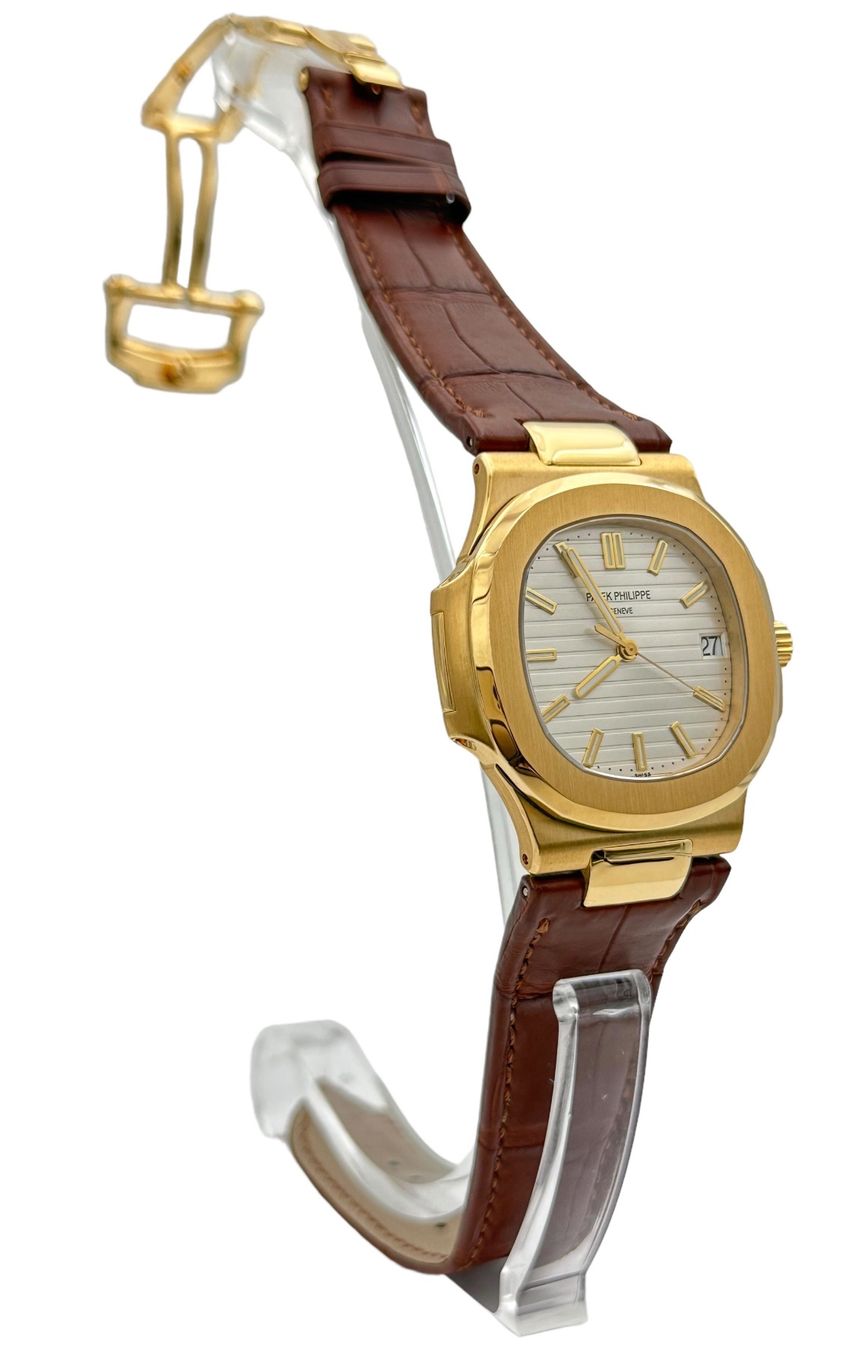 Patek Philippe Uhren: Patek Philippe Nautilus 5711J-001 – Neu und originalverpackt aus Genève von aspaklariacollection 4
