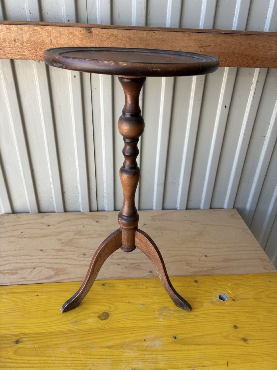 Tavoli: Petite table en bois – Usato da Lully FR venduto da myr_pzt8