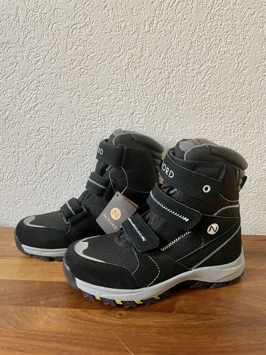 Chaussures garçon: Winterschuh Gr.34 NEU – Neuf avec emballage d'origine à Thun par Tschein