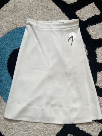 New office skirt natural pearl button S cream color