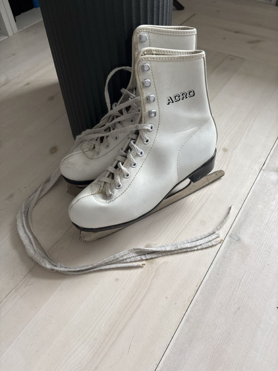 Pattini da ghiaccio: Schlittschuhe Marke ACRO  / Grösse 34 – Usato da Egg b. Zürich venduto da Player1pl1