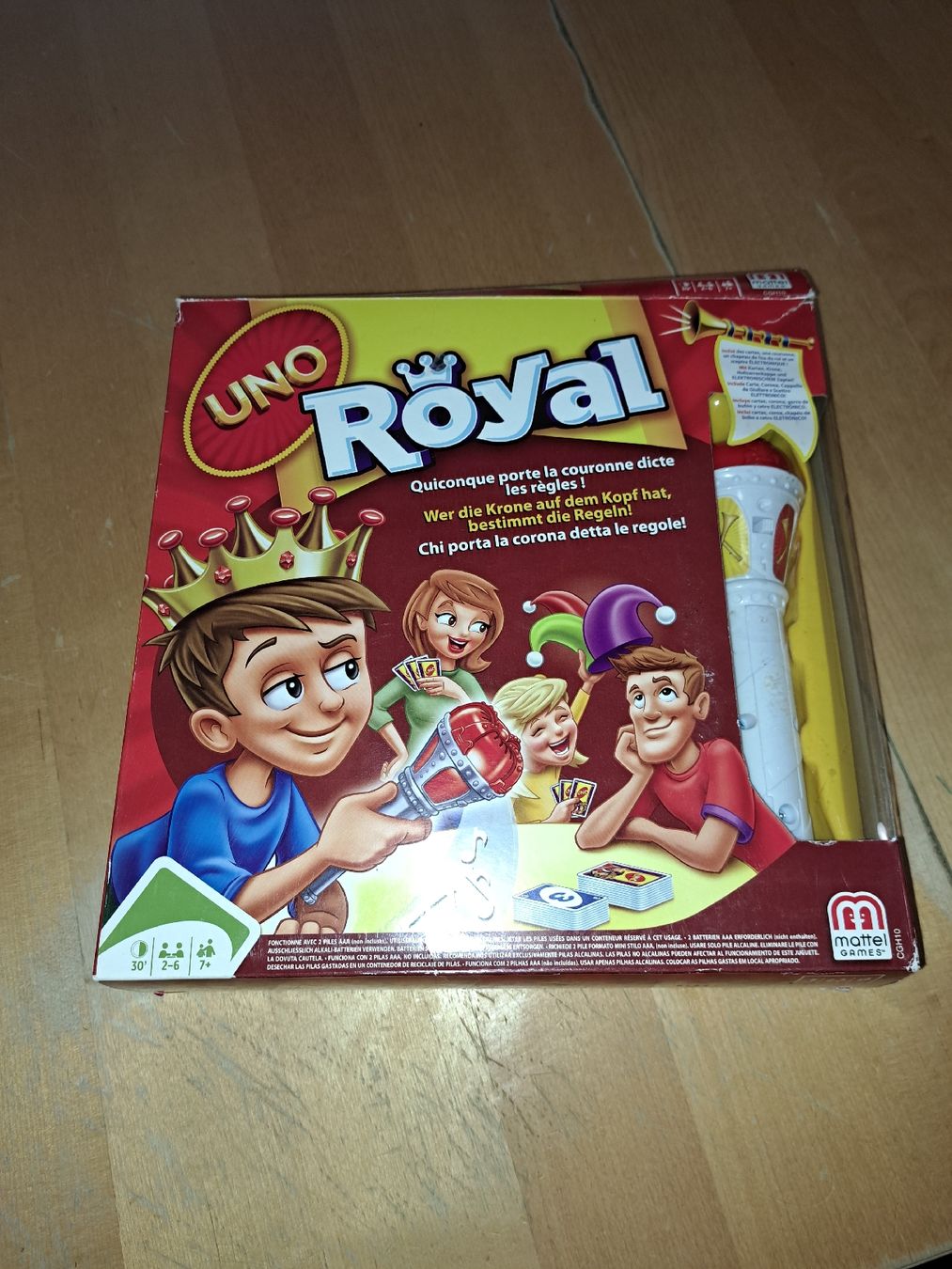 Spiele: Jeu de société UNO Royal – Neu und originalverpackt aus Cointrin von SarahAlyssa