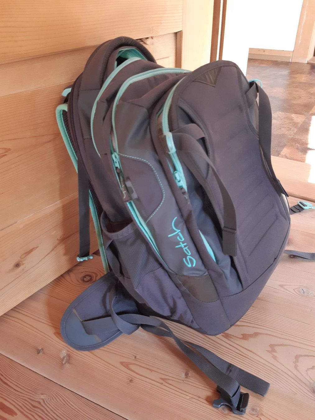 Satch Zaini: Schulrucksack von SATCH, anthrazit mit türkis – Usato da Martina venduto da migrol06
