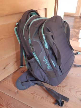 Schulrucksack von SATCH, anthrazit mit türkis