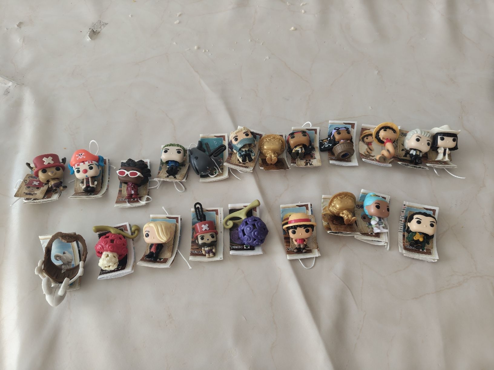 Funko Statuette: One Piece Kinder Joy Funko Set – Nuovo (secondo la descrizione) da Arbon venduto da LucaItaliano