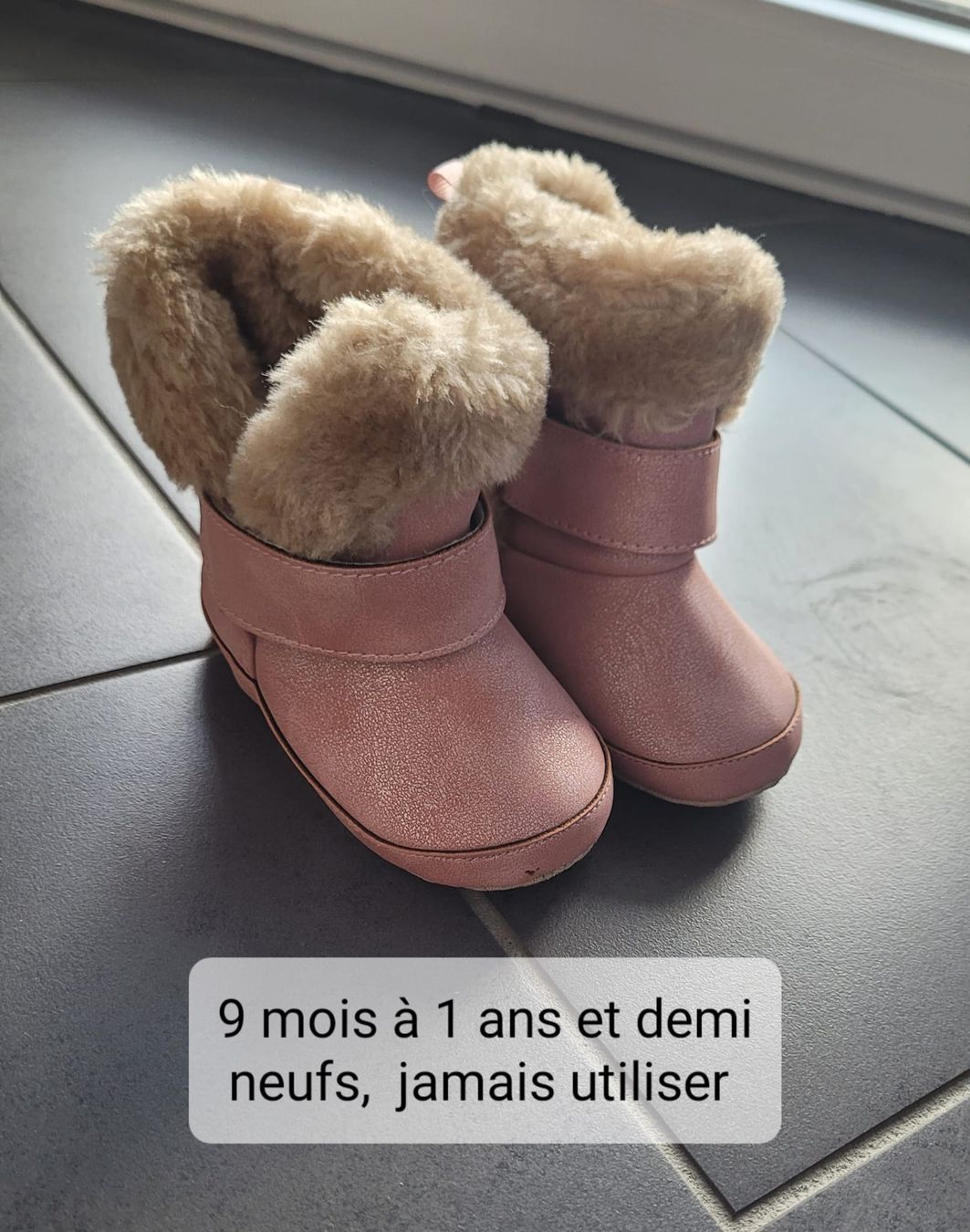 Scarpe per ragazzi: Chaussures bébé – Usato da Collombey venduto da Ollyworks 3