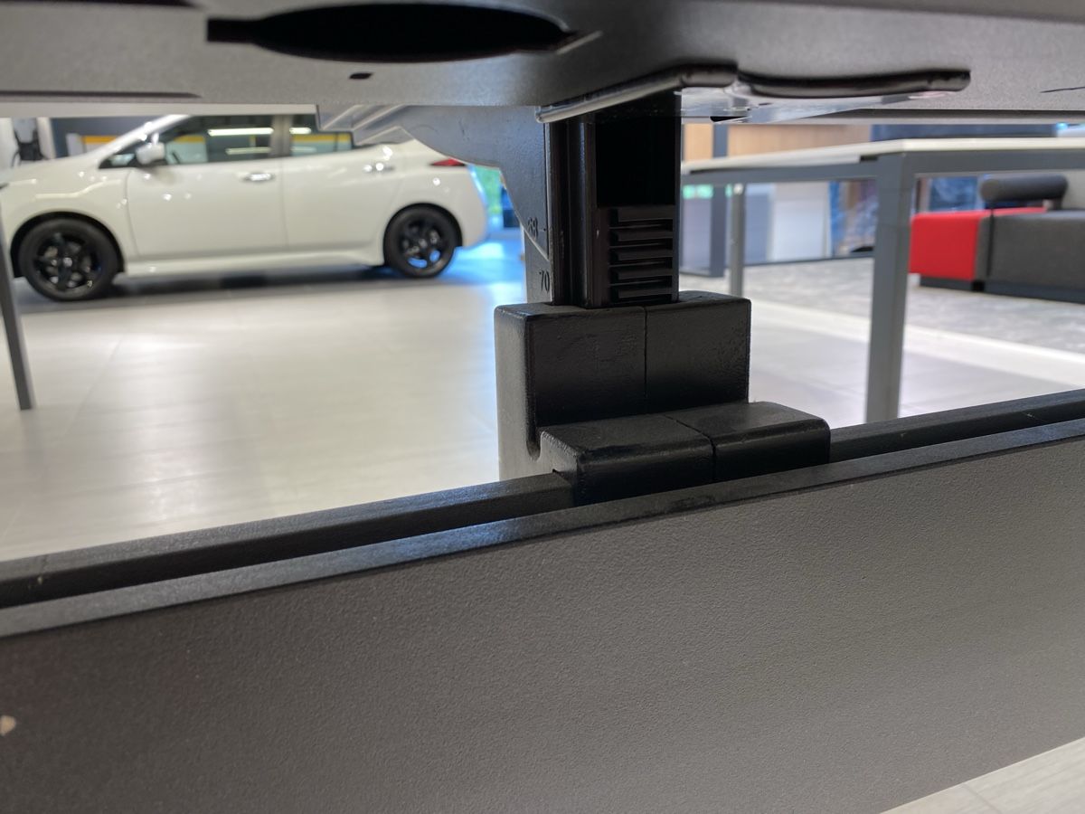 Schreibtische: Flexibel einstellbarer Schreibtisch oder Gamingtisch – Gebraucht aus Hägglingen von Karin0802 6