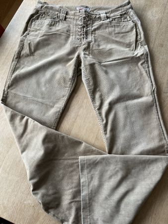 s.Oliver Cordhose beige mit Schnürung Grösse 42 gebraucht