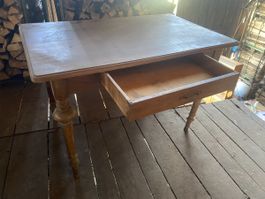 Holztisch