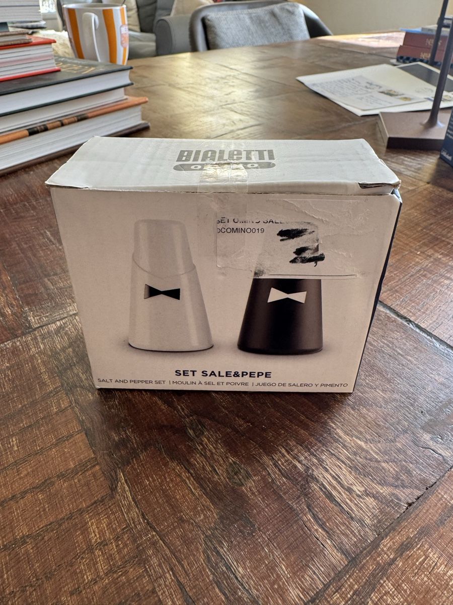 Bialetti Elettrodomestici da cucina: Bialetti Omino Salz und Pfeffer Behälter – Nuovo (secondo la descrizione) da Trélex venduto da stripedthrift