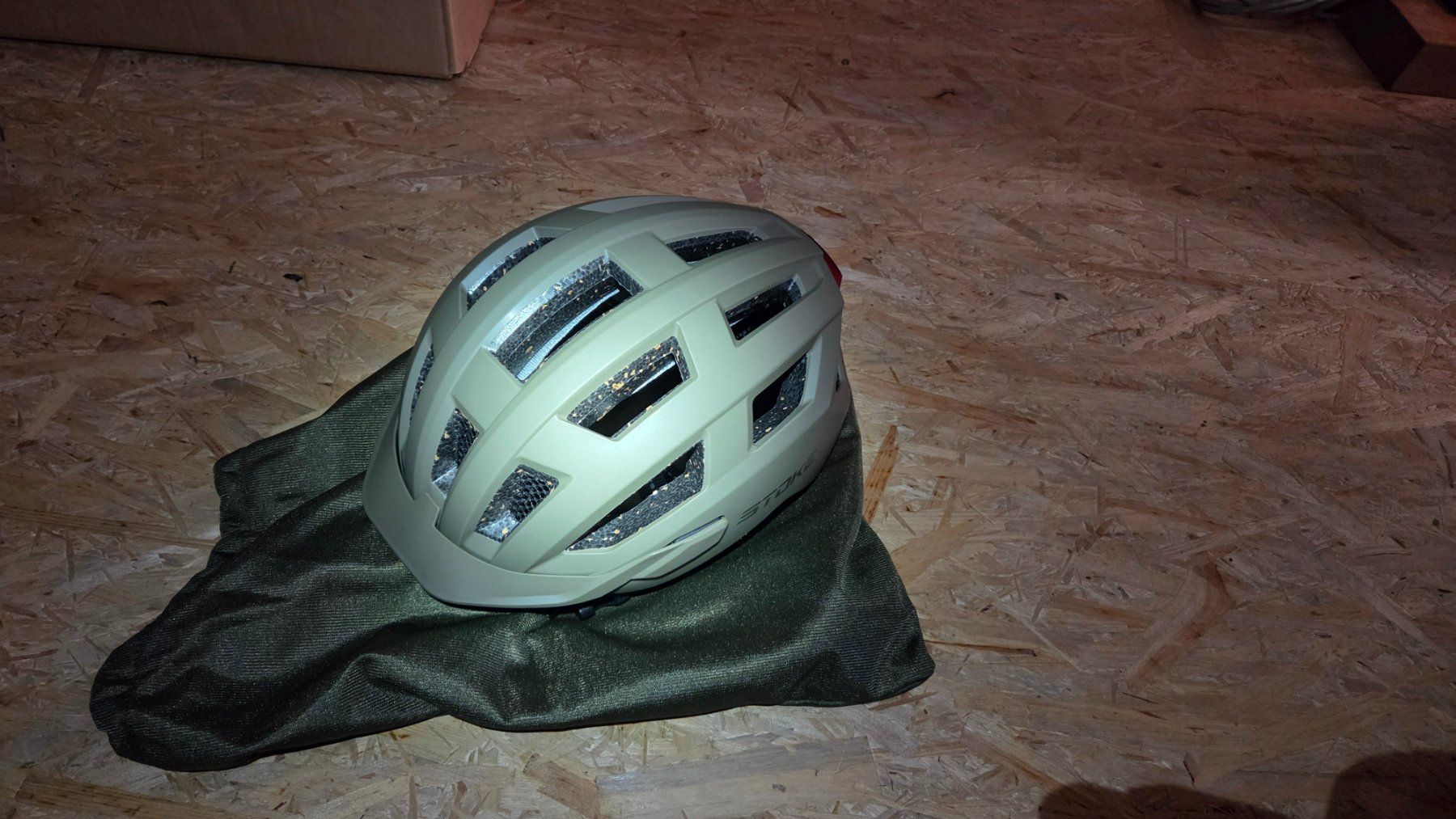 Caschi: Velohelm RD18 CORK LED – Nuovo e nell'imballaggio originale da Glis venduto da jambie01