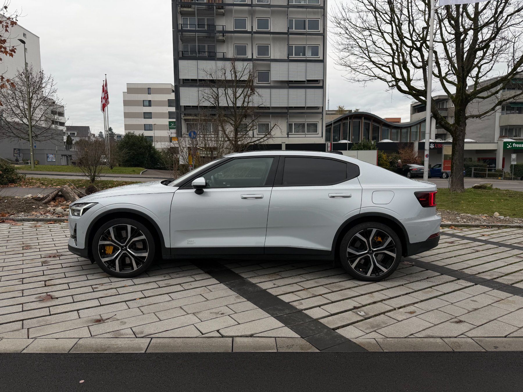 Polestar Automobili: Polestar 2 Long Range Performance / 476 PS / Vollausstattung – Usato da Basel venduto da amsti54 1