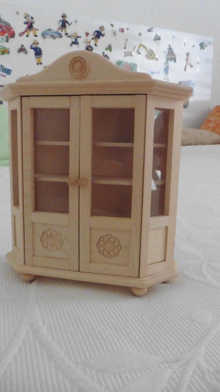 Case e mobili per bambole: Vitrine für Puppenhaus – Nuovo e nell'imballaggio originale da Mönchaltorf venduto da boesi51 1