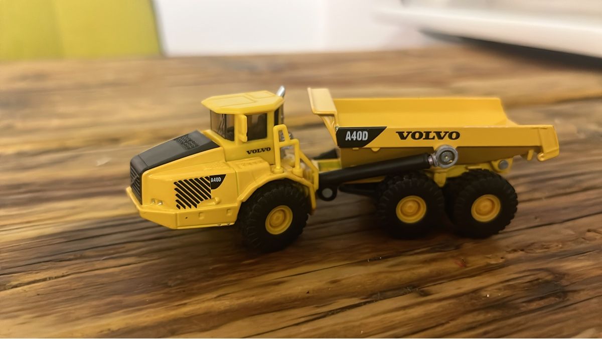 Volvo Modellautos: Volvo A40D Muldenkipper gelb – Gebraucht aus Umiken von mar_p7n9