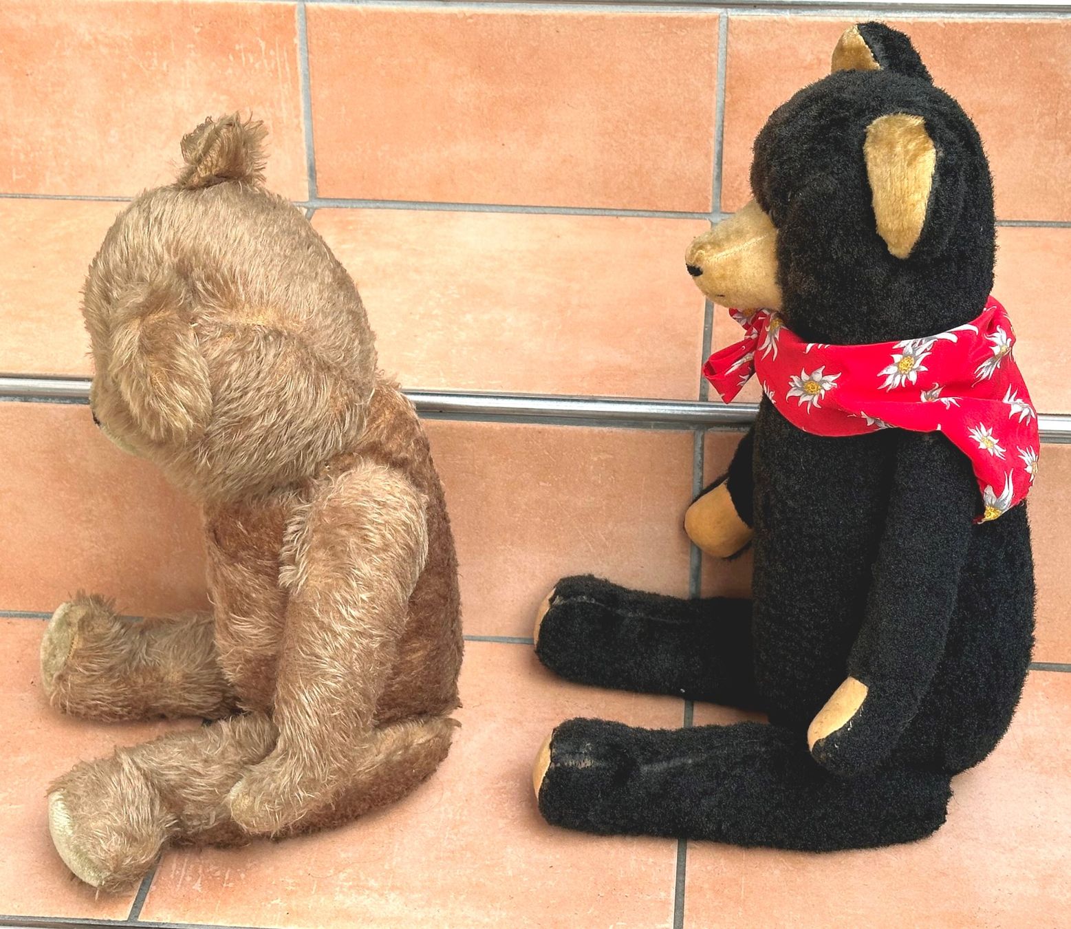 Spielzeuge: 2 alte Teddybären Steiff Hermann Teddy Bären – Gebraucht aus Flüelen von Amazona03 3