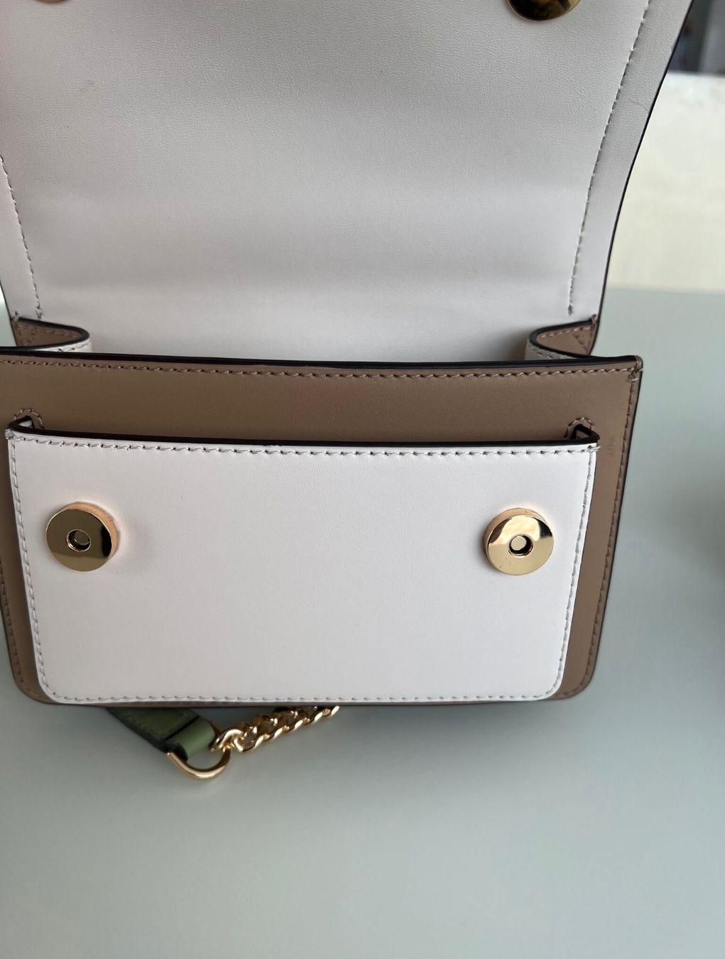 Michael Kors Taschen für Damen: Michael Kors Tasche light sage/camel – Neu und originalverpackt aus Wiedlisbach von Sistershop 3