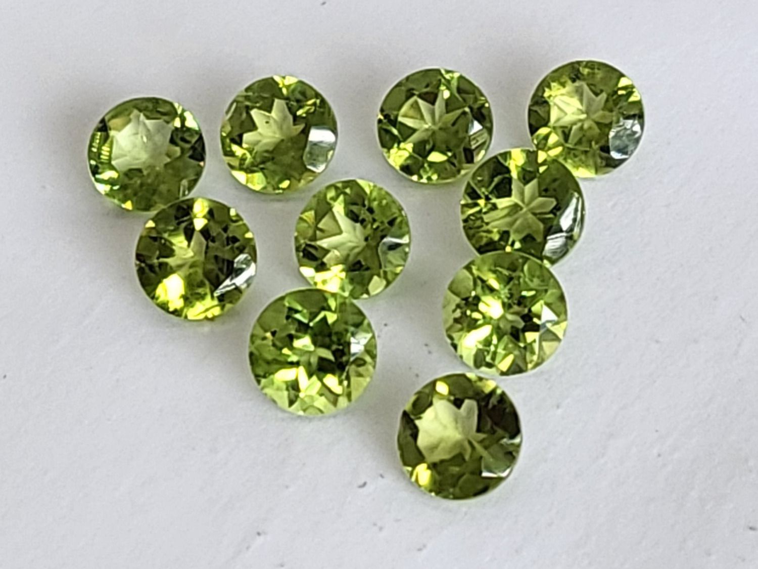 Edelsteine: Péridots AAA rond 6 mm / 0.80 ct pièce – Neu (gemäss Beschreibung) aus La Chaux-de-Fonds von j-aime-les-gemmes 3