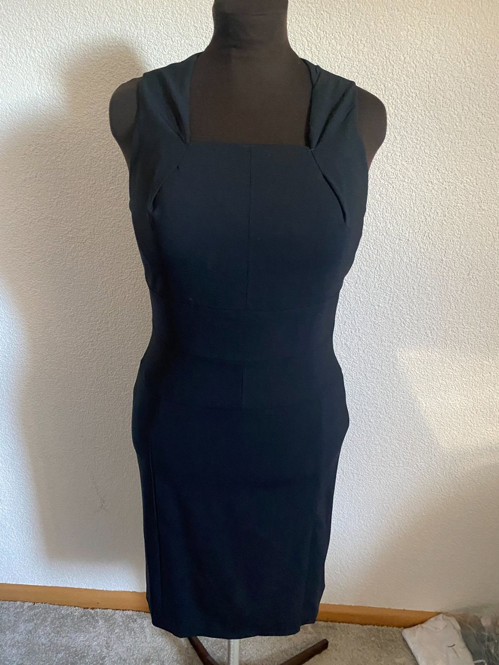 Hugo Boss Kleider: Hugo Boss NEU – Neu (gemäss Beschreibung) aus Liestal von aarroon