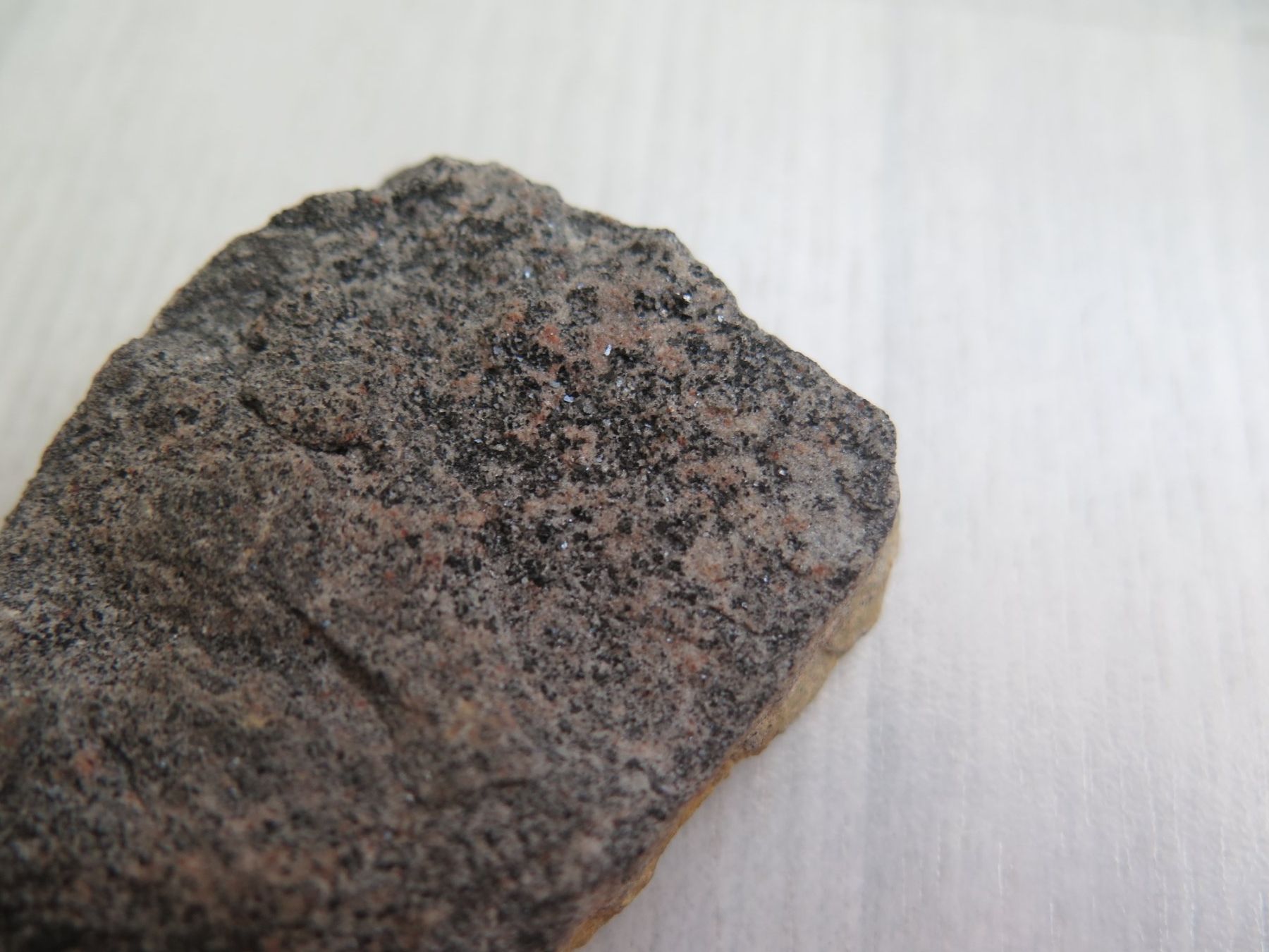 Minéraux & Lithothérapie: Chabasit mit Biotit Stufe – D'occasion à Schaffhausen par Yamakana51L8736OQ8 1