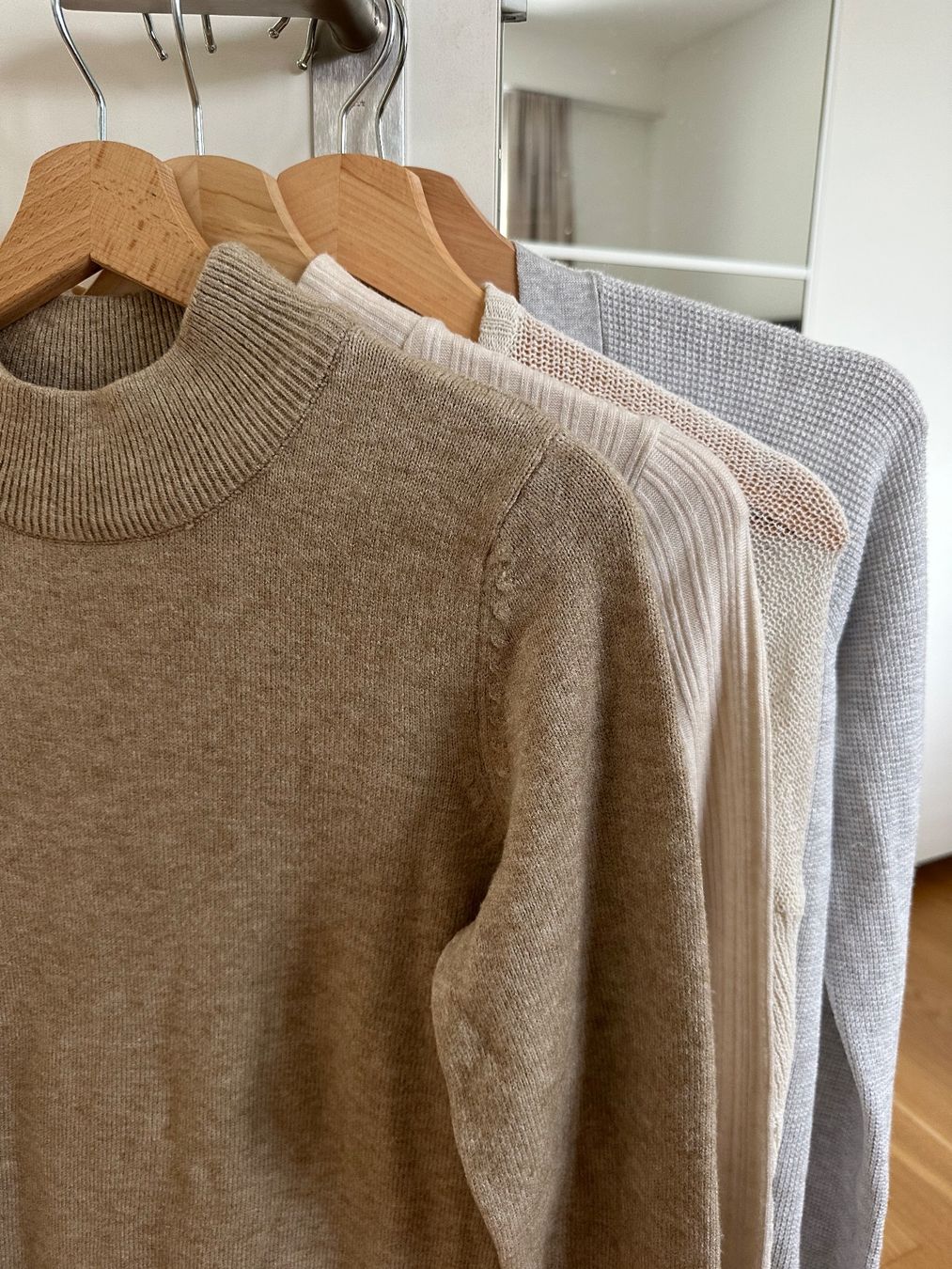 Lotti di vestiti: Kleiderpaket Strickkleider/-pullover, 4-teilig, Gr. M – Usato da Horgen venduto da hubbabubba_101