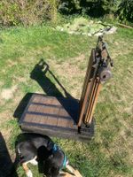 Antike Balkenwaage aus Holz und Eisen guter Zustand