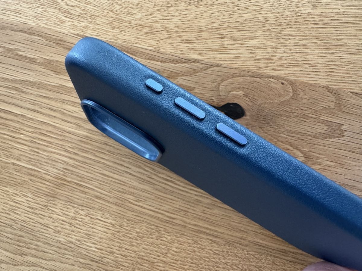 Covers & Schutzfolien: Lederhülle · Apple iPhone 15 Pro – Neu (gemäss Beschreibung) aus Aarau Rohr von TuffTony 2