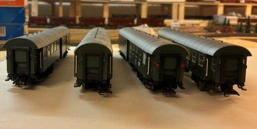 Märklin Modelleisenbahnen: DB-Regionalzug der 60er-Jahre – Gebraucht aus Menziken von mago010 3