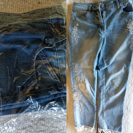 Jeans in Grösse S, eine neu und ungebraucht