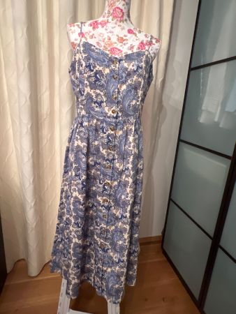 Schönes Kleid mit Muster, Grösse M