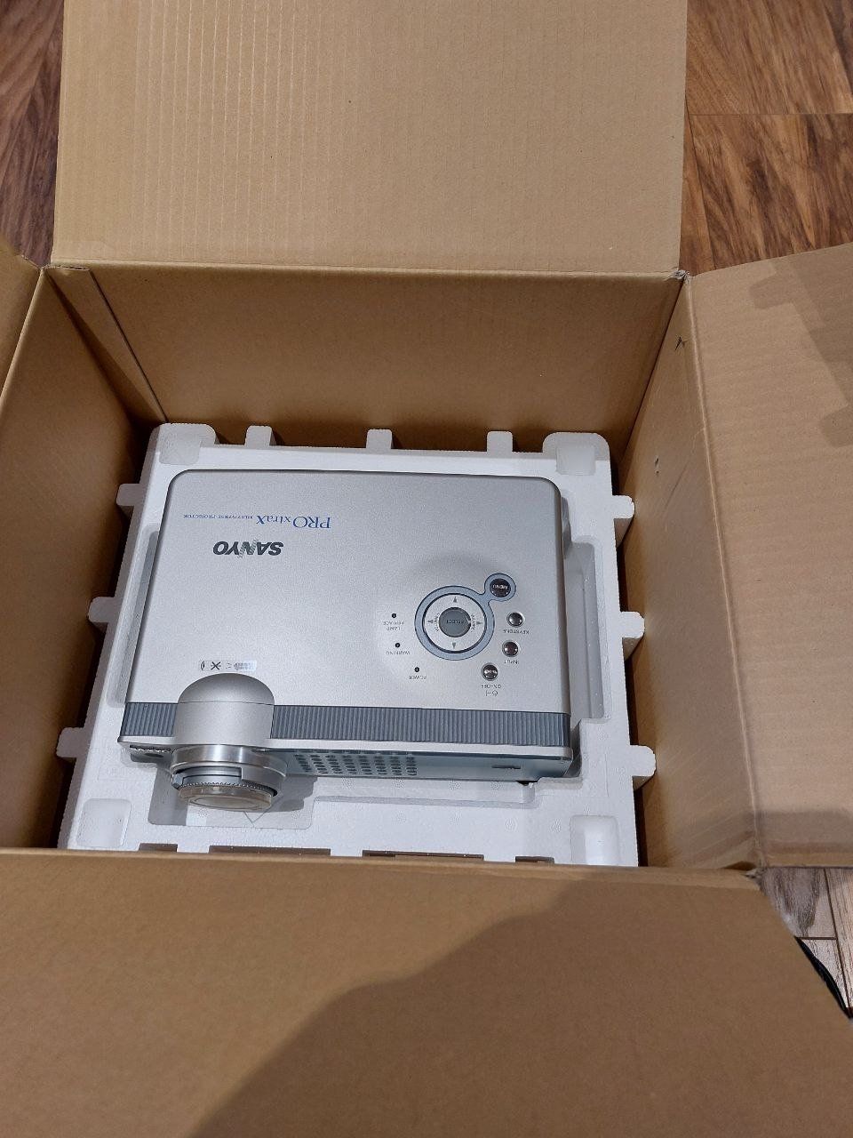 Sanyo Proiettori: Beamer SANYO PLC-XL20 – Usato da Utzigen venduto da Skaadi94 1