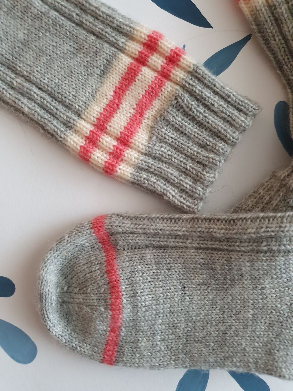 Calze: Handgestrickte Socken, Gr. 38, Wollsocken, Geschenk – Nuovo e nell'imballaggio originale da Neunkirch venduto da Sandramay 2