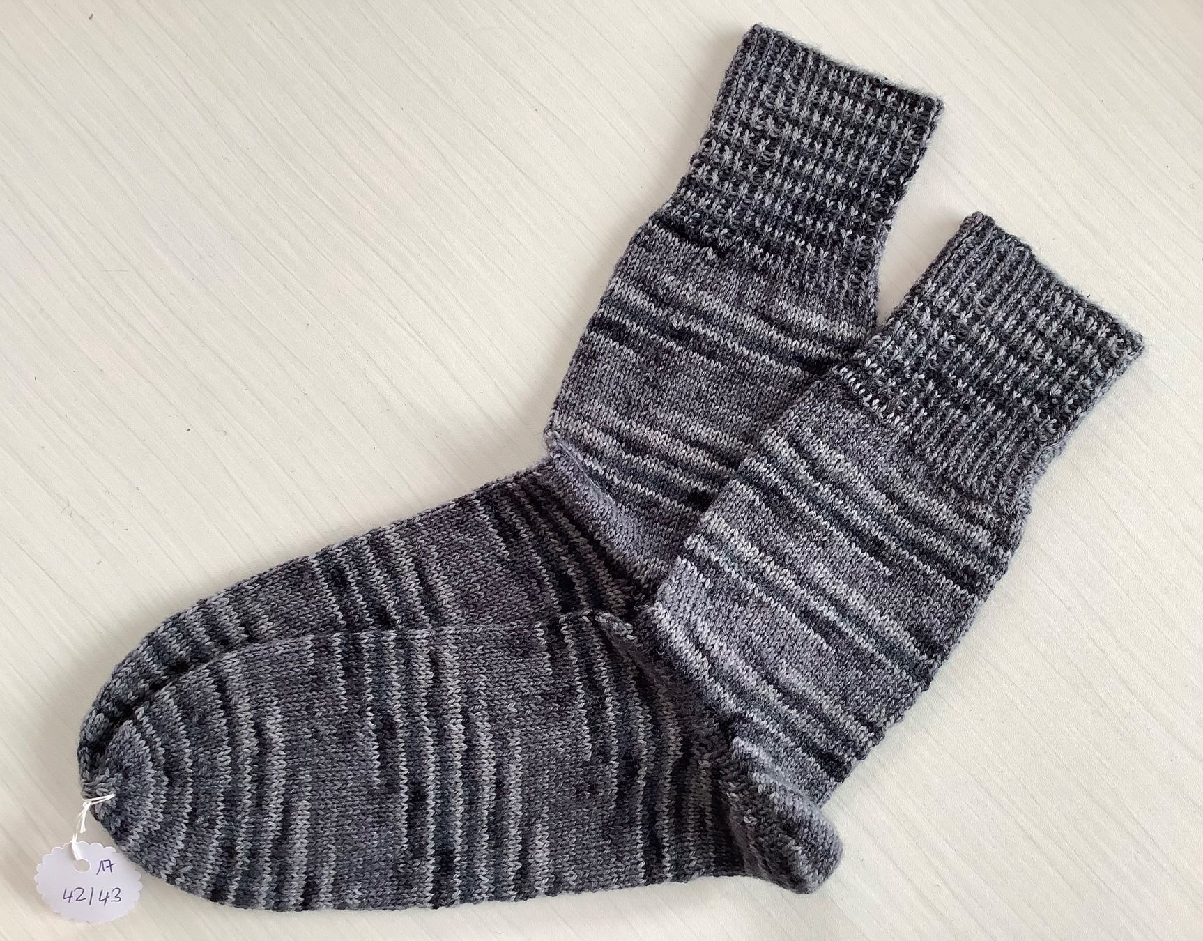 Calze: Handgestrickte Socken Gr. 42/43 – Nuovo (secondo la descrizione) da Lichtensteig venduto da Buemo